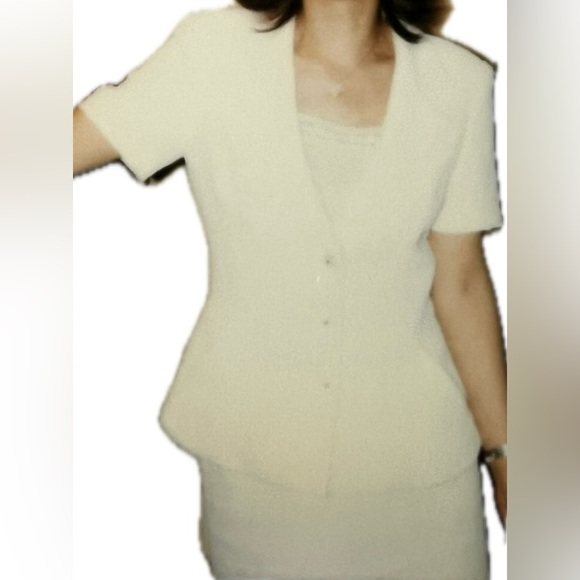 White Woman's Summer Suit 2 pcs (Shot-sleeve Blazer & Skirt) - Picture 15 of 16